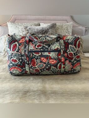 VERA BRADLEY Nomadic Floral 2016 Lightweight Large Duffle Bag Gray Orange Travel